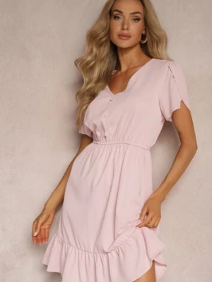 Jasnoróżowa Sukienka z Gumką w Talii i Falbankami o Rozkloszowanym Fasonie Xelimia h&s