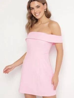 Jasnoróżowa Taliowana Sukienka z Dekoltem Bandeau z Zakładką Zelzemis