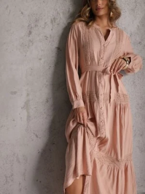 Jasnoróżowa Wiskozowa Sukienka o Rozkloszowanym Kroju z Wiązanym Paskiem i Koronką Reisavien