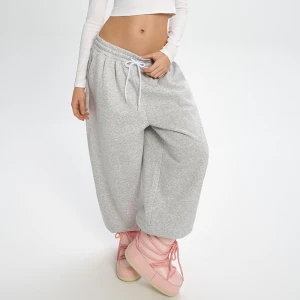 Jasnoróżowe botki śniegowce z wiązaniem House