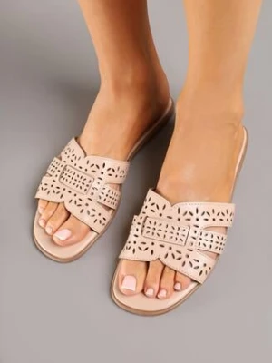 Jasnoróżowe Klapki z Ażurową Cholewką Lavialoria joalice paris