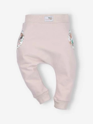 Jasnoróżowe spodnie dresowe PINK FLOWERS z bawełny organicznej NINI