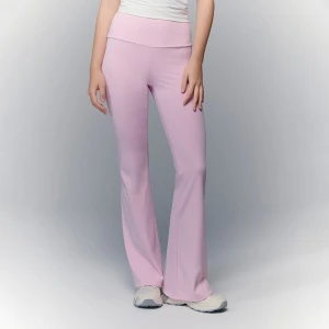 Jasnoróżowe spodnie dzwony ULTRAFLEX z wysokim stanem House