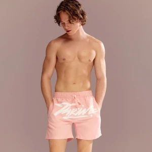 Jasnoróżowe szorty kąpielowe z nadrukiem w stylu graffiti House