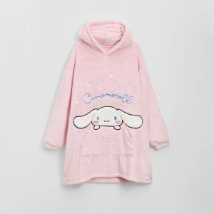Jasnoróżowy polarowy bluzokoc z haftem Cinnamoroll House