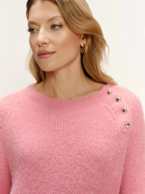 Jasnoróżowy sweter z domieszką wełny i dekoracyjnymi guzikami Greenpoint