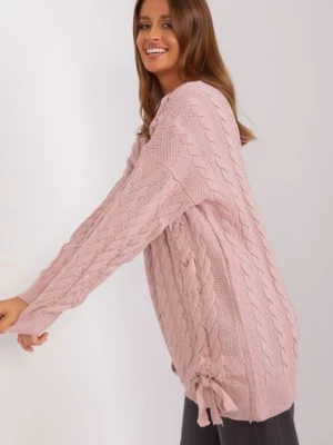 Jasnoróżowy sweter z warkoczami o kroju oversize BADU