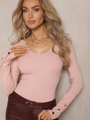 Jasnoróżowy Sweter z Wiskozą Ozdobiony Guzikami z Trójkątnym Dekoltem Attecca wool fashion