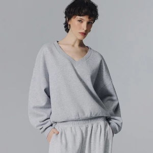 Jasnoszara bluza z dekoltem V House