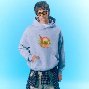 Jasnoszara bluza z kapturem i nadrukiem Shrek x Włodi4444 House