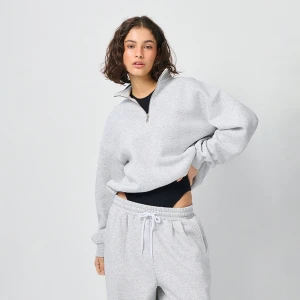 Jasnoszara bluza ze stójką i zamkiem House