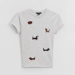 Jasnoszara koszulka z haftem jamników House