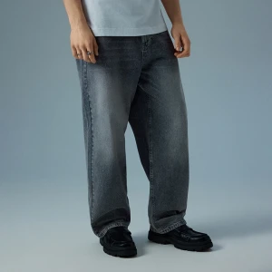 Jasnoszare jeansy baggy skater fit z napisem Synth na tyle House