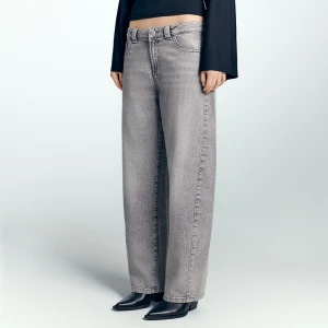 Jasnoszare jeansy barrel fit low waist House