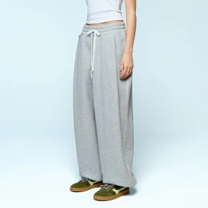 Jasnoszare spodnie barrel fit House