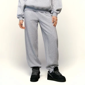 Jasnoszare spodnie dresowe jogger House