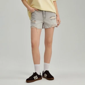 Jasnoszare szorty jeansowe z dziurami House