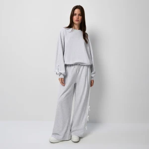 Jasnoszary komplet dresowy z kokardkami House