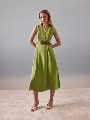 Jasnozielona sukienka midi z kopertowym dekoltem TARANKO