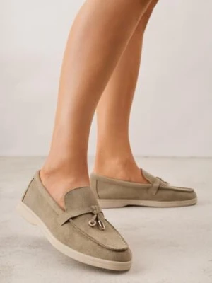 Jasnozielone Mokasyny z Imitacji Zamszu z Ozdobnym Przeszyciem i Zawieszką Veleyra