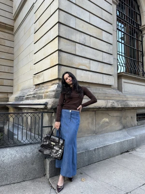 Jeansowa spódnica midi z wysokim stanem TARANKO