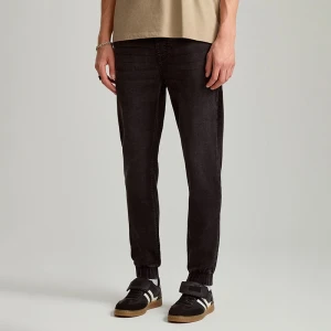 Jeansowe joggery z przetarciami czarne House