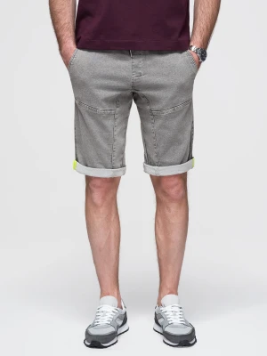 Jeansowe krótkie spodenki męskie z ozdobnymi przeszyciami - jasnoszare V1 - Rozmiar: S Ombre Clothing jasny szary