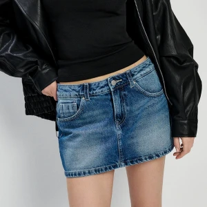 Zdjęcie produktu Jeansowe spódnico-spodenki mini niebieskie House