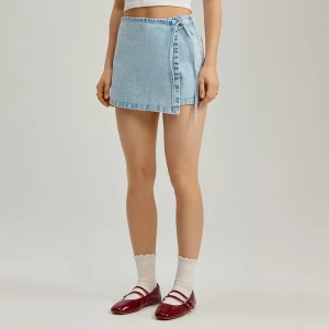 Jeansowe spódnico-spodenki z wiązaniem jasnoniebieskie House