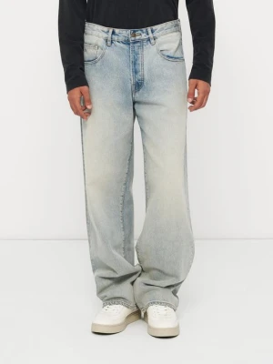 Jeansy baggy Armani Exchange jasnoniebieski denim