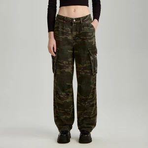 Jeansy baggy fit w print camo z kieszeniami cargo House