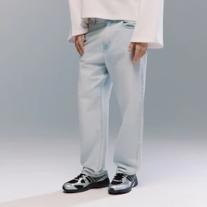 Jeansy loose fit jasnoniebieskie House