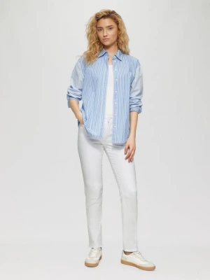 Jeansy Betsy / Slim Fit / Mid Rise / Slim Leg / Garment Dye s.Oliver biały