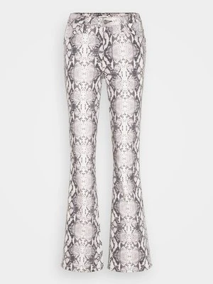 Jeansy Bootcut Wrangler