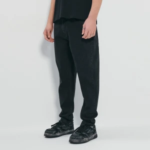 Jeansy carrot fit czarne House