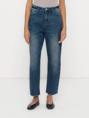 Jeansy damskie mom fit Armani Exchange