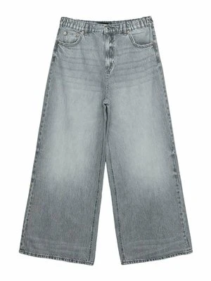 Jeansy Dzwony Stradivarius
