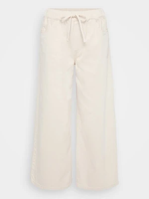 Jeansy Dzwony Vero Moda mleczny