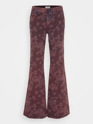 Jeansy Dzwony Wrangler