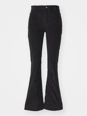 Jeansy Dzwony Wrangler