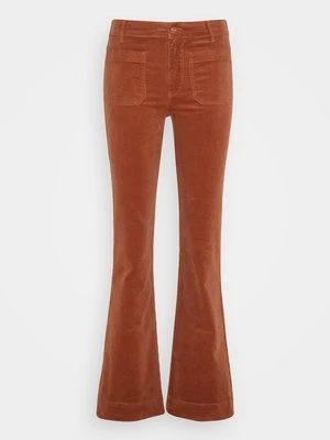 Jeansy Dzwony Wrangler