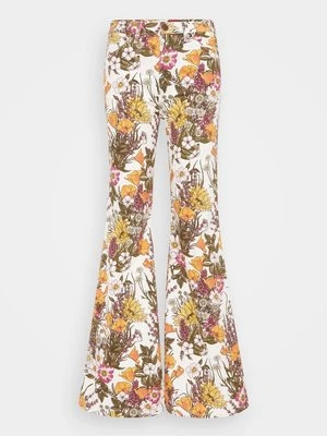 Jeansy Dzwony Wrangler