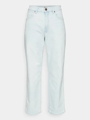 Jeansy loose fit Wrangler