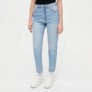 Jeansy mom slim fit jasnoniebieskie House