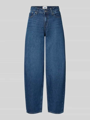 Jeansy o kroju barrel fit w 5 kieszeni model 'FUJI' JJXX Jeansowy niebieski melanż