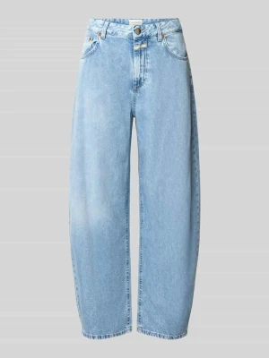 Jeansy o kroju barrel fit z detalem z logo model 'JAZZIE' Closed Jasnoniebieski