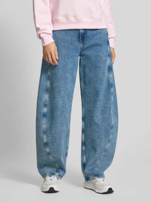 Jeansy o kroju barrel fit z mieszanki bawełny model ‘ELLA’ Tommy Jeans