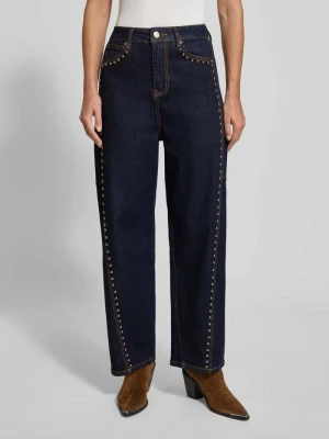 Jeansy o kroju barrel fit z nitami model ‘Studs’ miss goodlife