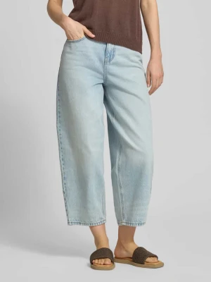 Jeansy o kroju barrel fit z szeroką nogawką z czystej bawełny model 'BILLIE' Vero Moda