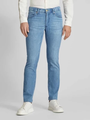 Jeansy o kroju modern fit z naszywką z logo model ‘CHUCK’ BRAX
